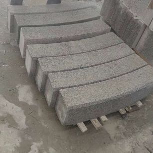 咸宁芝麻白弧形路牙石