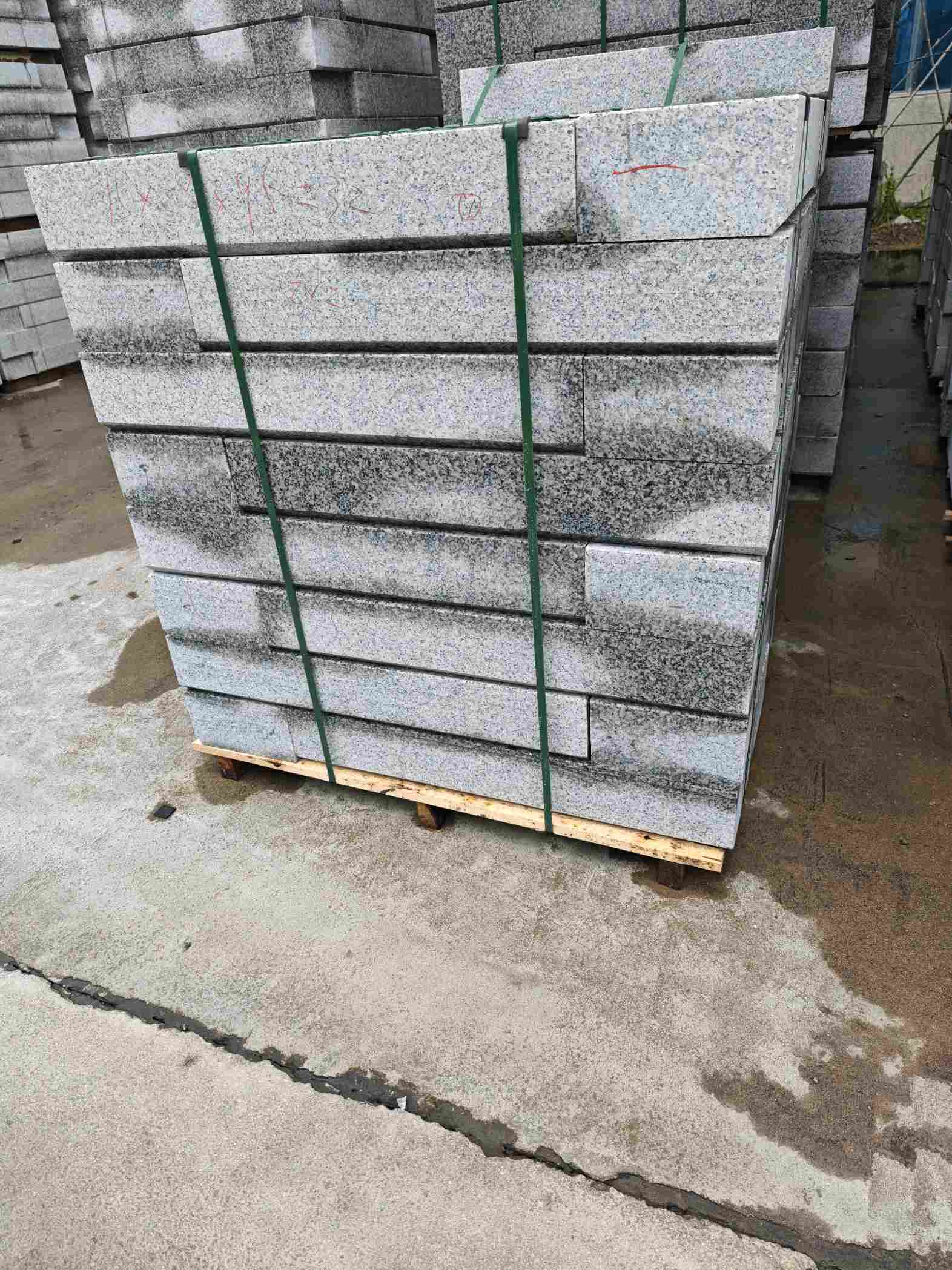 咸宁芙蓉白路牙石，马路牙子