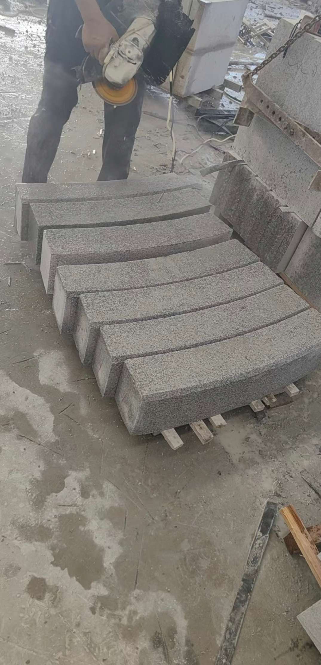 咸宁芝麻白弧形路牙石