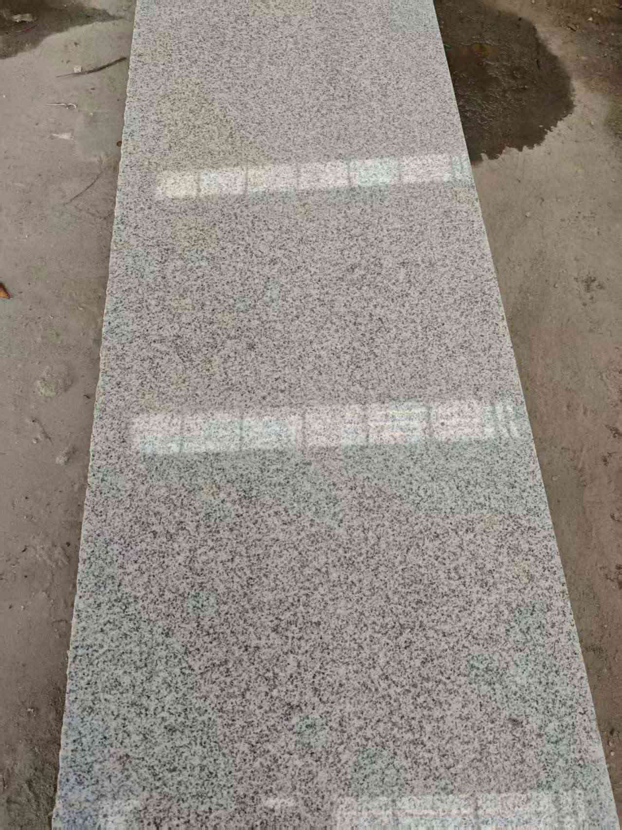 咸宁芝麻白光面毛板